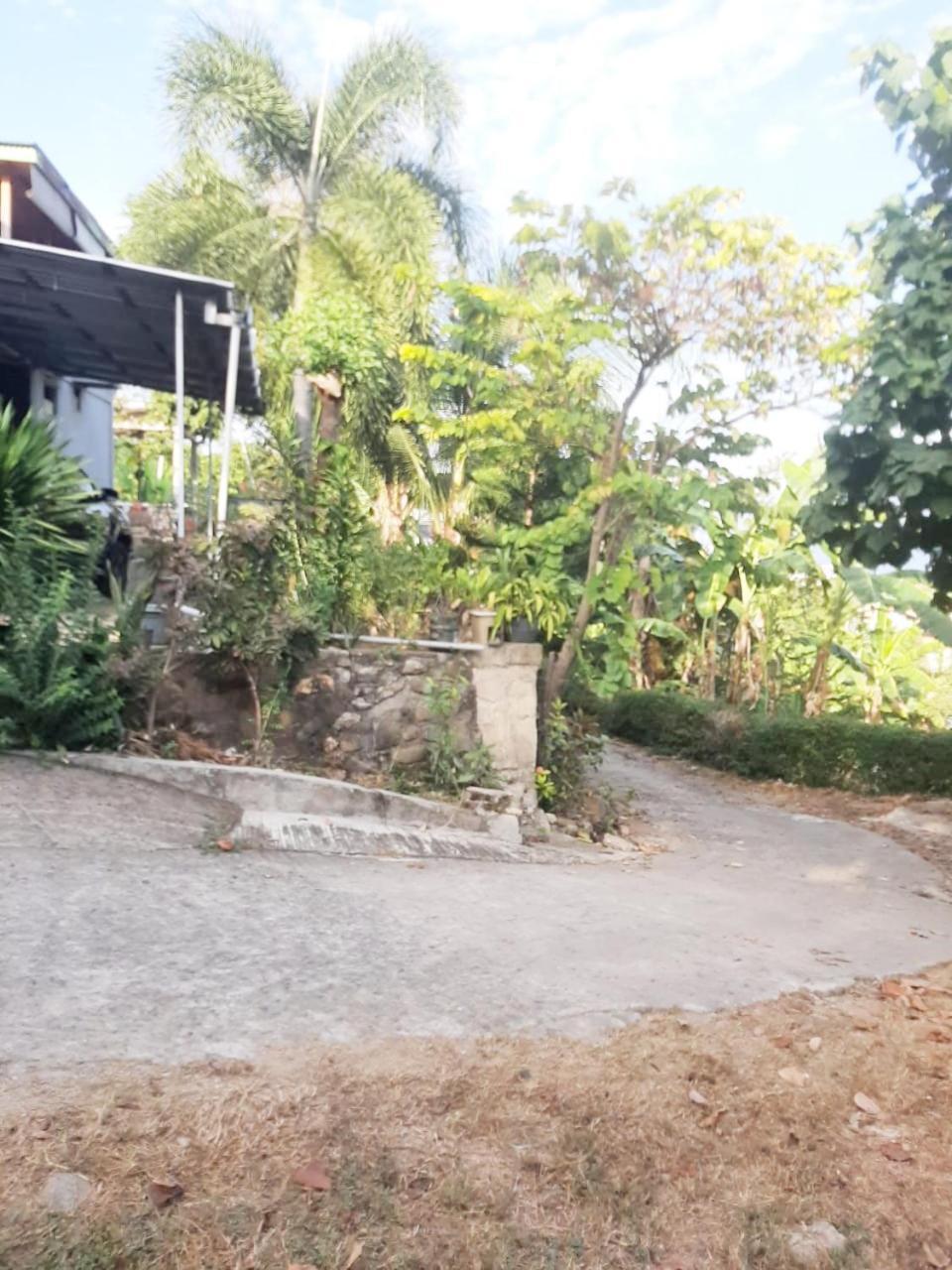 Villa Tasya Labuan Bajo Exterior photo